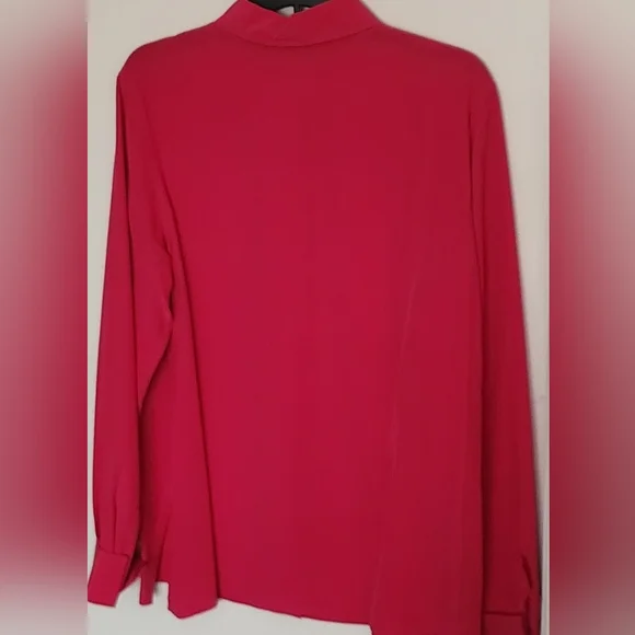 Kate Hill Women's Fuchsia Button-Down Shirt,# 100%Silk. - Picture 3 of 3
